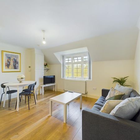 Duplex Redhill Town Centre Apt By Livingo Stays Kültér fotó