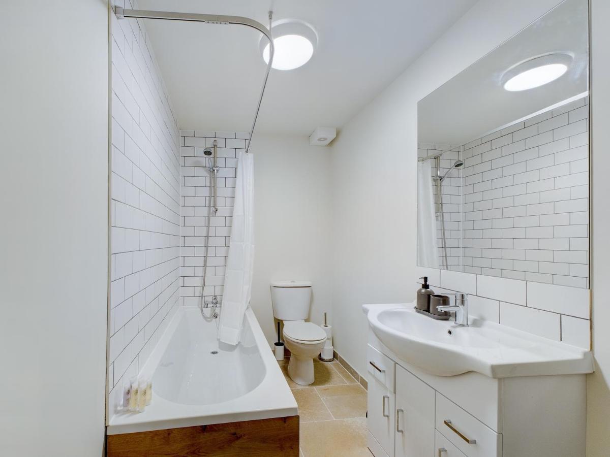 Duplex Redhill Town Centre Apt By Livingo Stays Kültér fotó