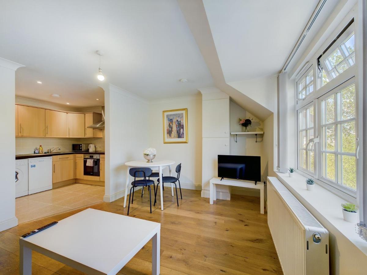 Duplex Redhill Town Centre Apt By Livingo Stays Kültér fotó